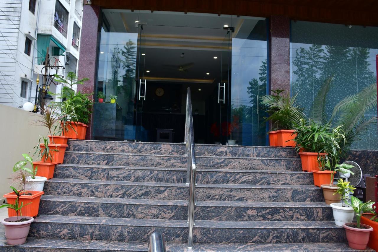 Hotel Yatharth Inn Varanasi Exterior photo
