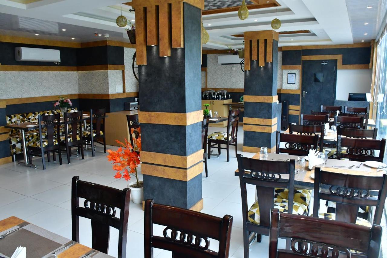 Hotel Yatharth Inn Varanasi Exterior photo