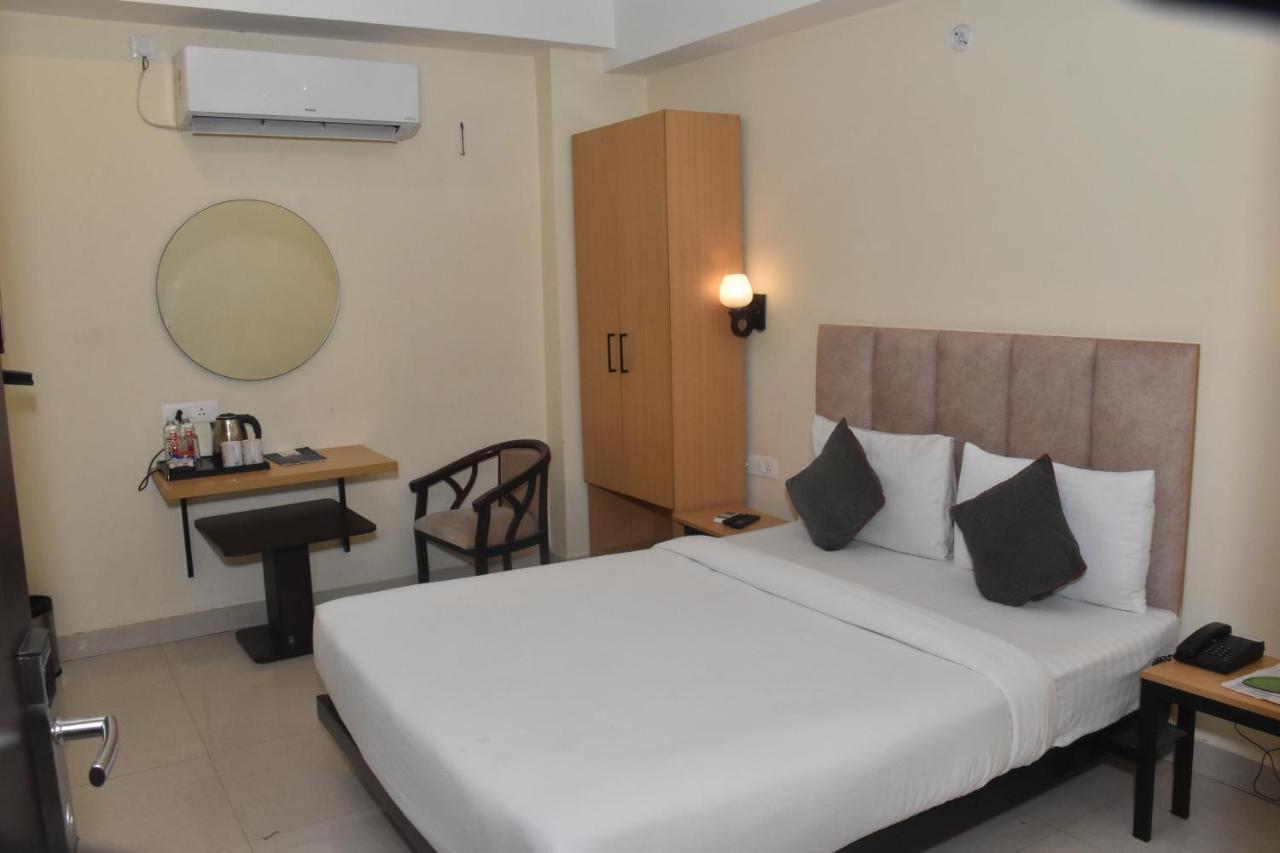 Hotel Yatharth Inn Varanasi Exterior photo